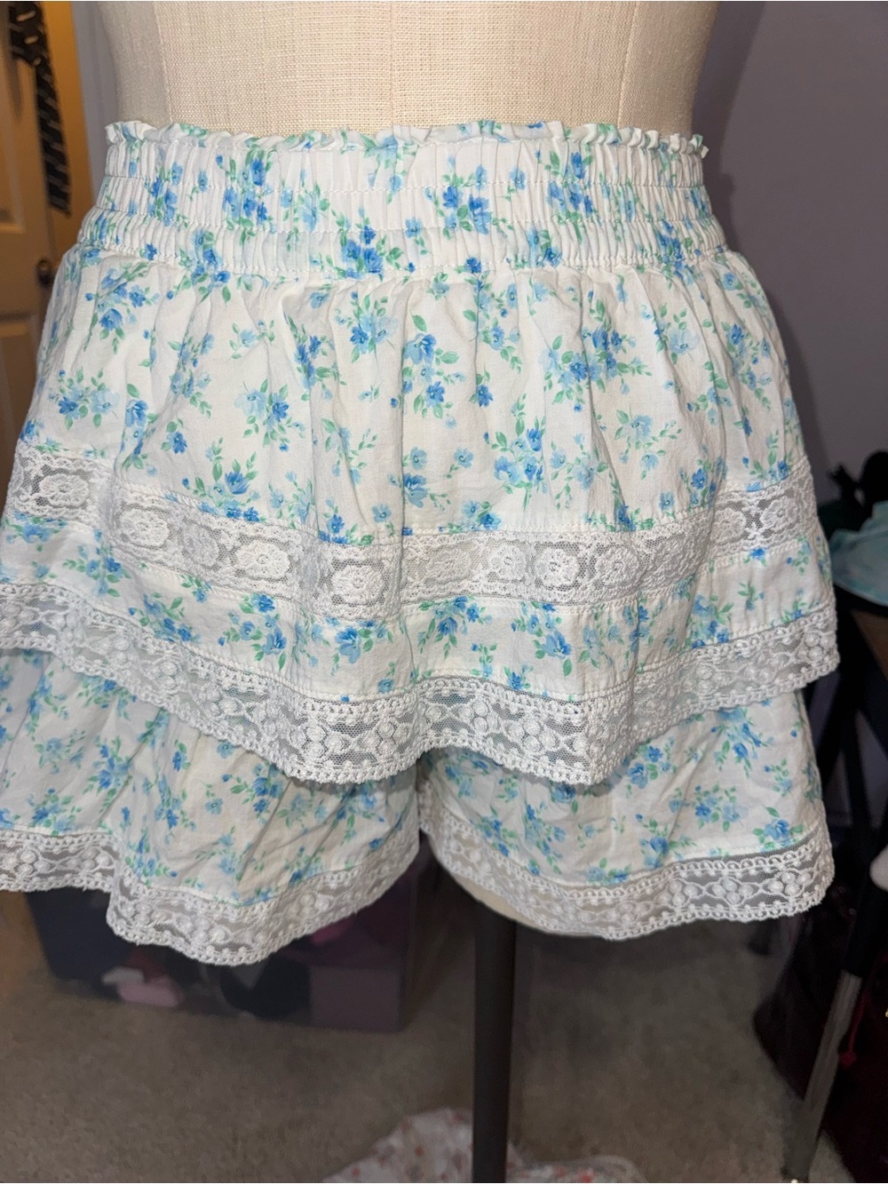 Altar’d State Willa Blue Floral Tiered Lace Ruffle Shorts Cotton XS